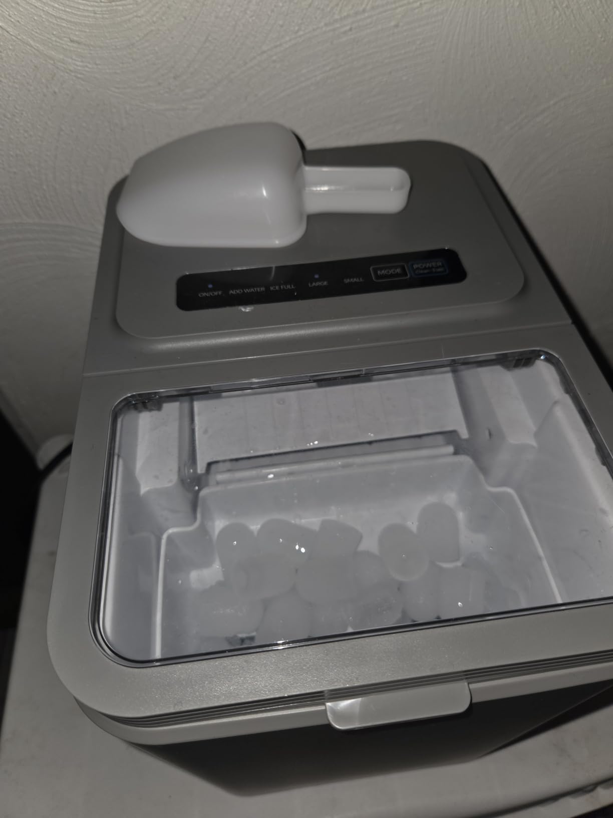 Midea 26lbs Countertop Bullet Ice Maker, Self-Cleaning, with Ice Scoop customer photo 1