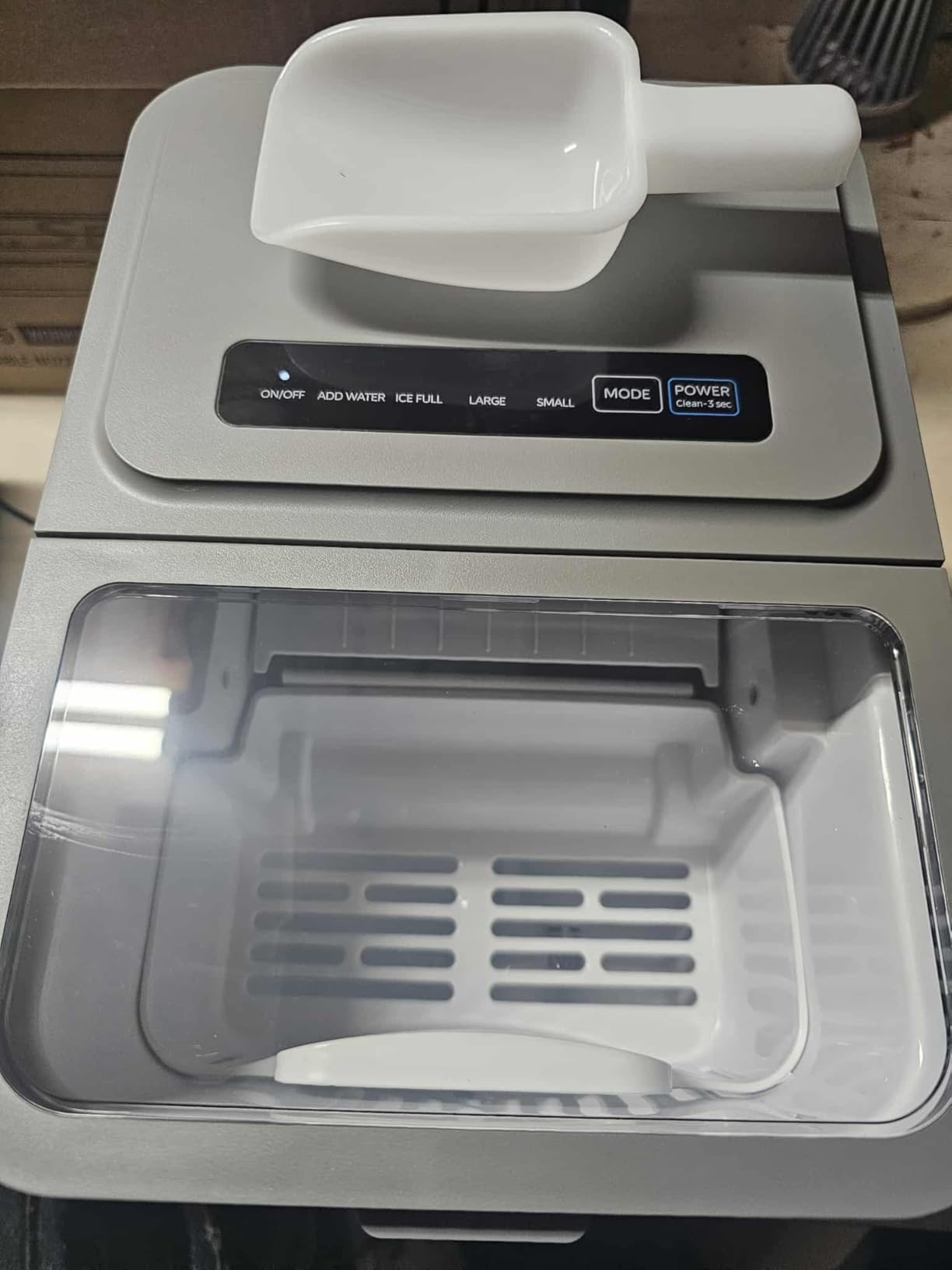 Midea 26lbs Countertop Bullet Ice Maker, Self-Cleaning, with Ice Scoop customer photo 2