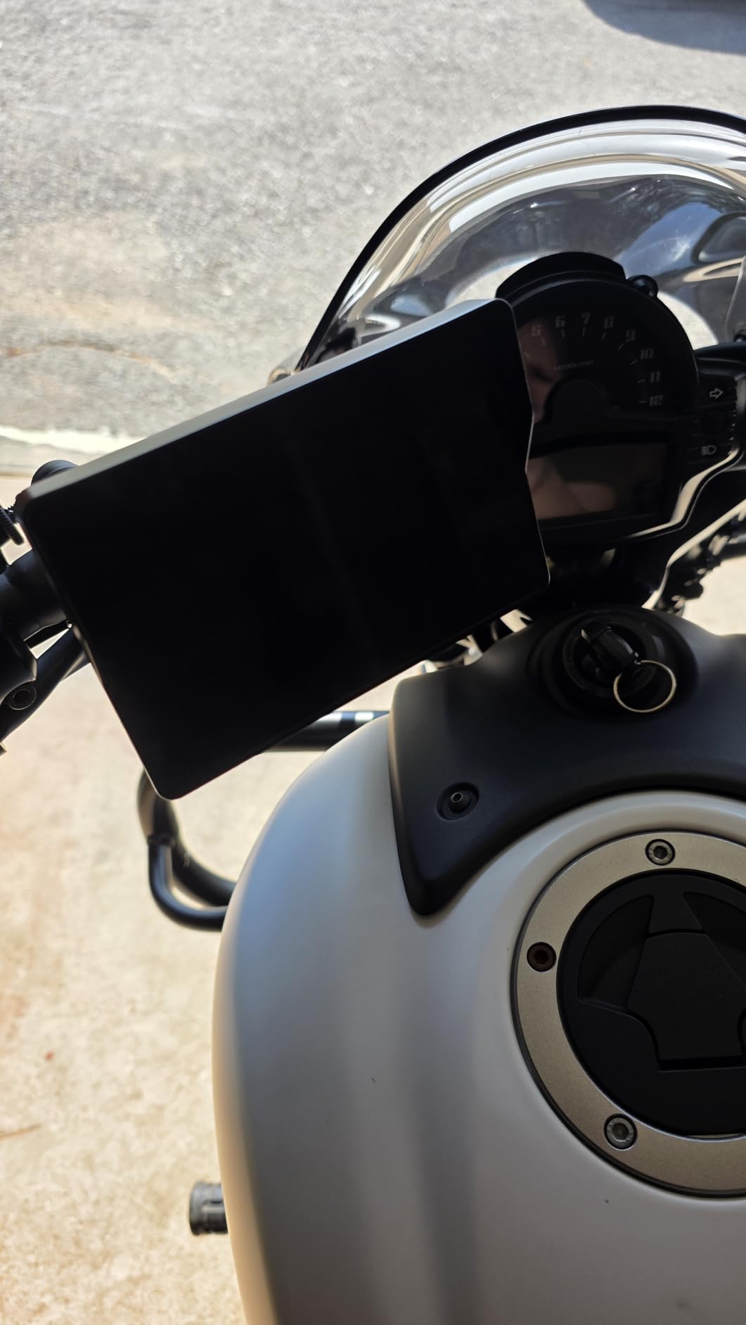 YZW 5-Inch Motorcycle CarPlay, Motorcycle GPS, Apple CarPlay & Android Auto customer photo 2