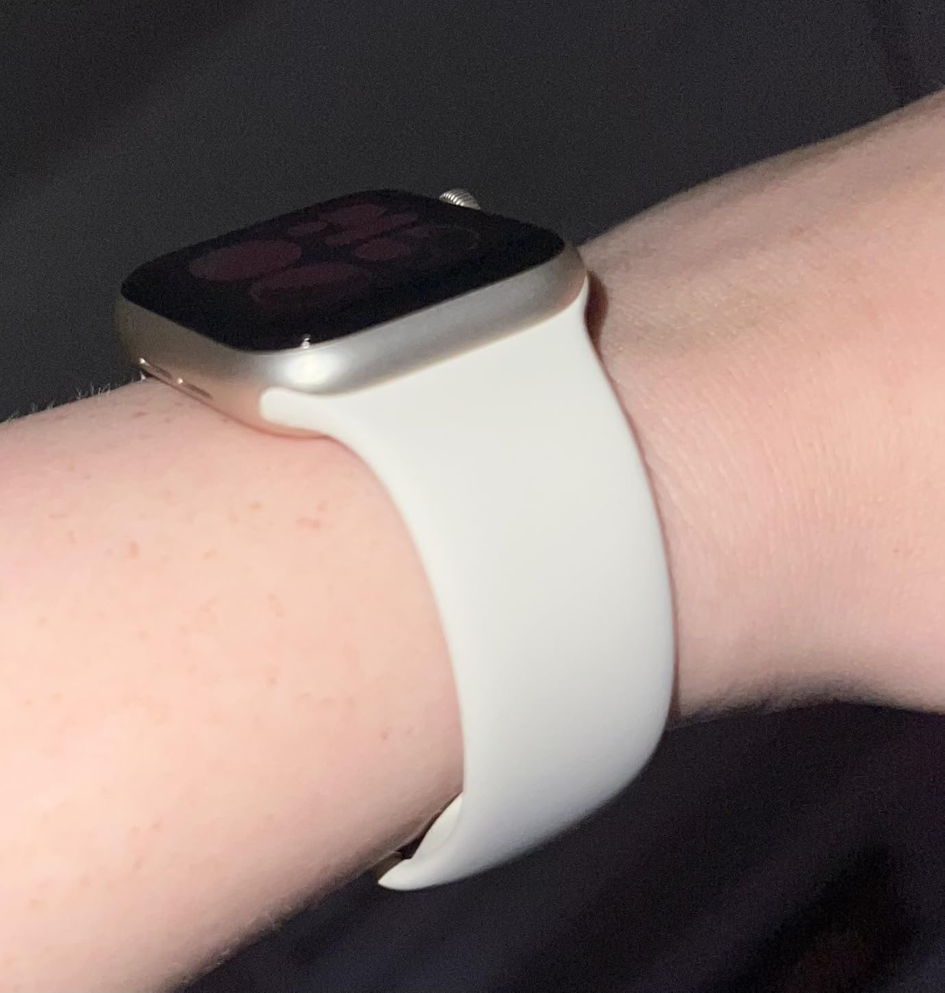 Apple Watch SE 3 [GPS 44mm] Smartwatch with Starlight Aluminum Case with Starlight Sport Band - M/L. Fitness and Sleep Trackers, Heart Rate Monitor, Always-On Display, Water Resistant customer photo 2