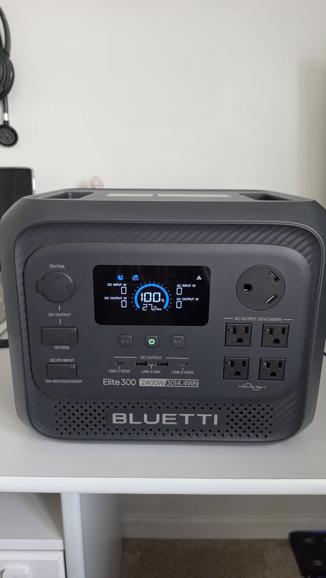 BLUETTI Solar Generator Elite 300 & 2x200W Solar Panel 3014.4Wh LFP Battery customer photo 2