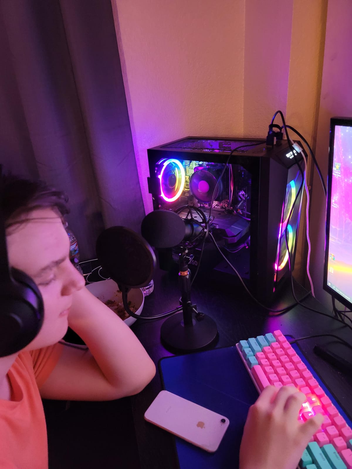 Skytech Gaming PC Desktop, Ryzen 7 9850X3D, RX 9070 XT, 32GB RAM, 2TB SSD customer photo 2